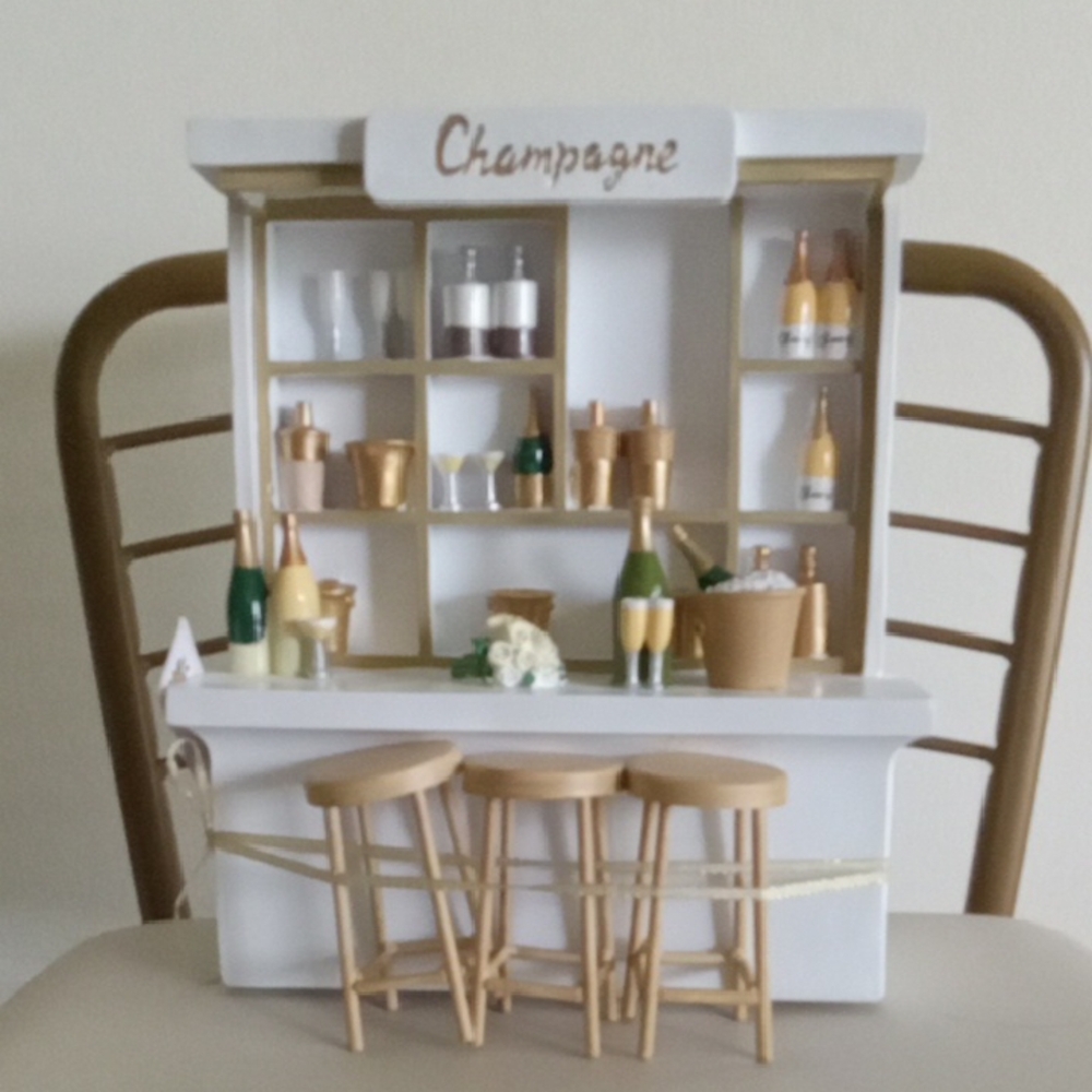 VIRAL Miniature Champagne Bar Set in White and Gold